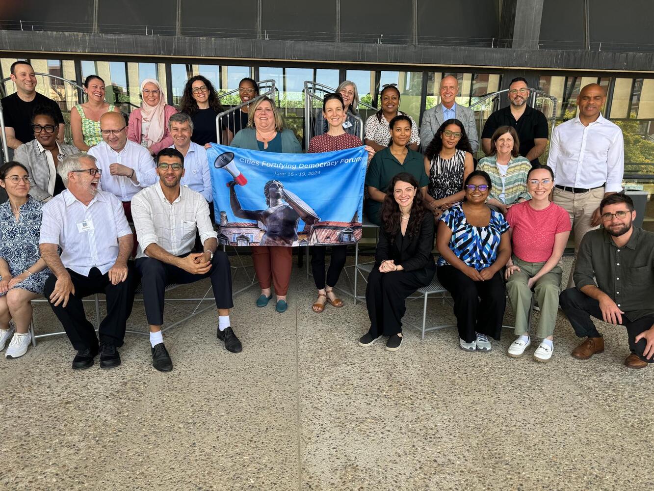 33 people from different European cities and the United States have participated