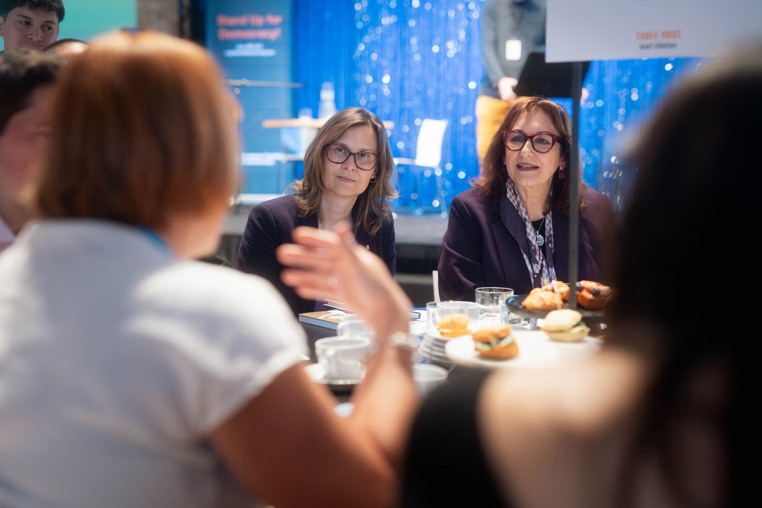 Meritxell Serret, consellera d'Acció Exterior i Unió Europea i Dubravka Šuica, vicepresidenta per a la Democràcia i la Demografia de la Comissió Europea