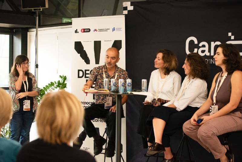 Modera. Elisenda Ortega. Antonio Casado, Romy Grasgruber-Kerl, Daryan Sterina i Carla de Paiva Bezerra