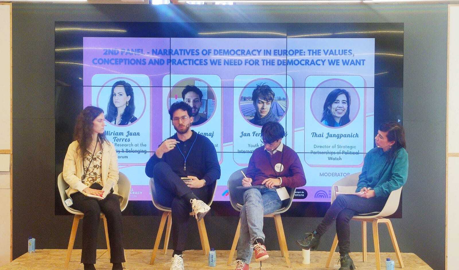 Taula: Narratives en democràcia