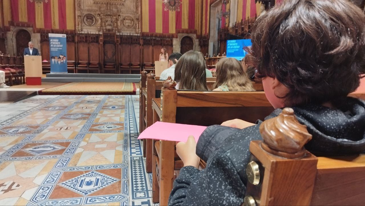 The children of the Volem Decidir! process present their proposals to the mayor